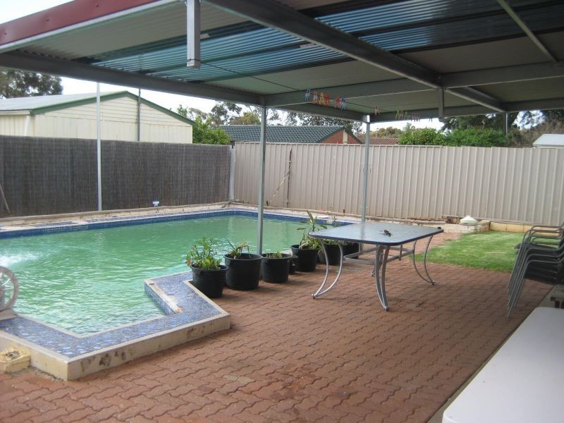 15 Linger Crescent, Elizabeth Downs SA 5113