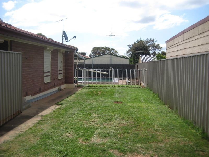 15 Linger Crescent, Elizabeth Downs SA 5113