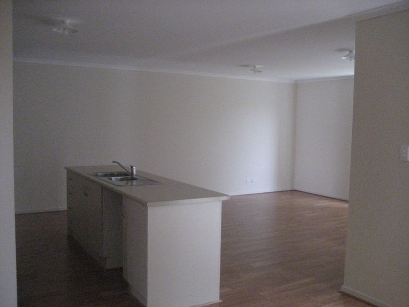 21 Coonawarra Avenue, Andrews Farm SA 5114