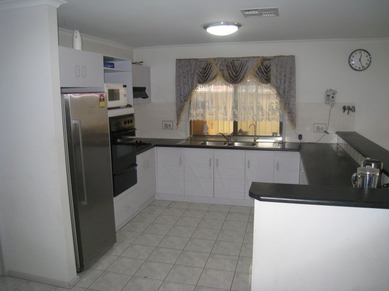 11 Minorca Court, Parafield Gardens SA 5107