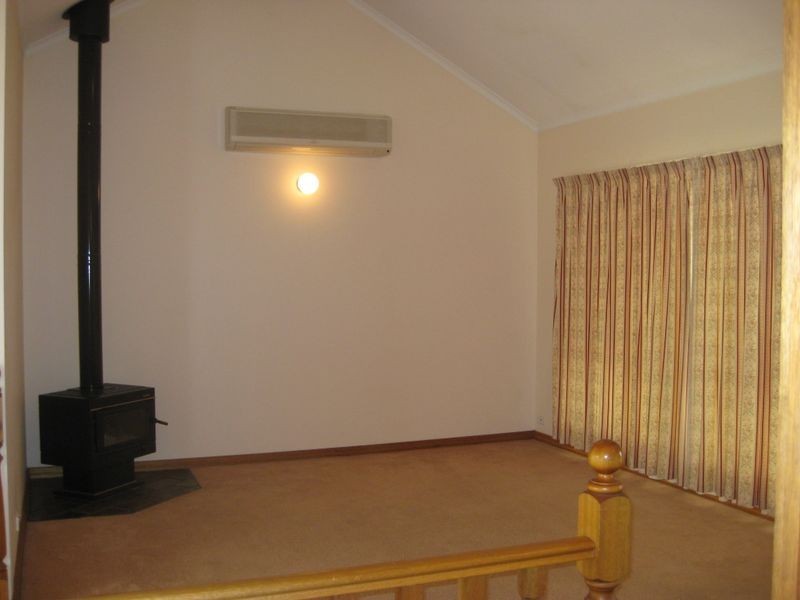 25 President Avenue, Andrews Farm SA 5114