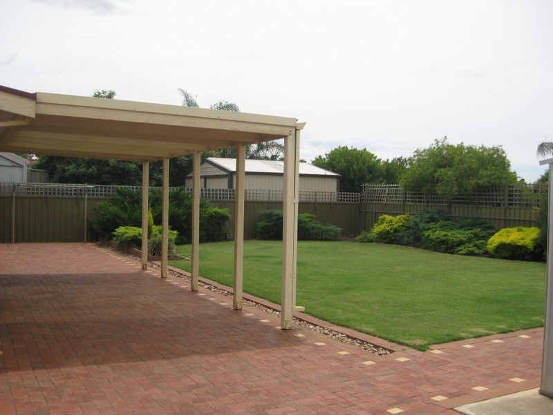 25 President Avenue, Andrews Farm SA 5114