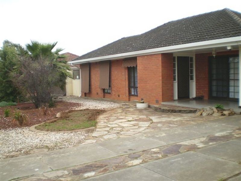 13 St Leonard Crescent, Elizabeth Downs SA 5113