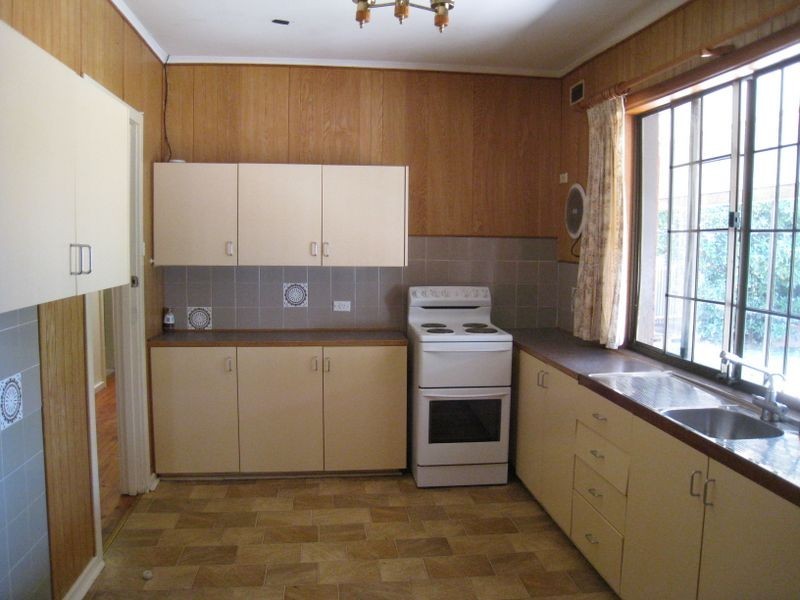 13 St Leonard Crescent, Elizabeth Downs SA 5113