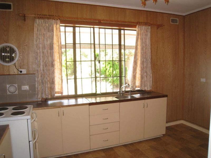 13 St Leonard Crescent, Elizabeth Downs SA 5113