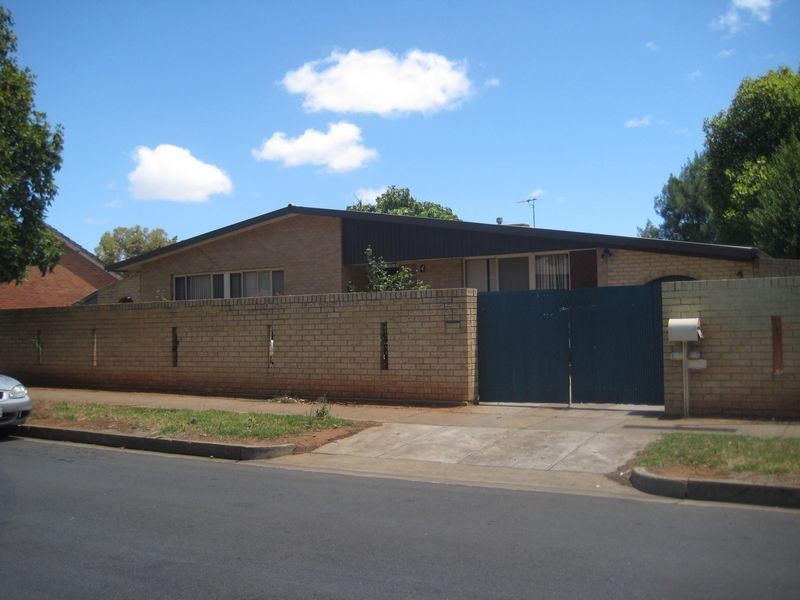 4 Marleycombe Road, Elizabeth Vale SA 5112