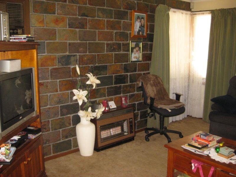 8 Blackburn Court, Elizabeth East SA 5112