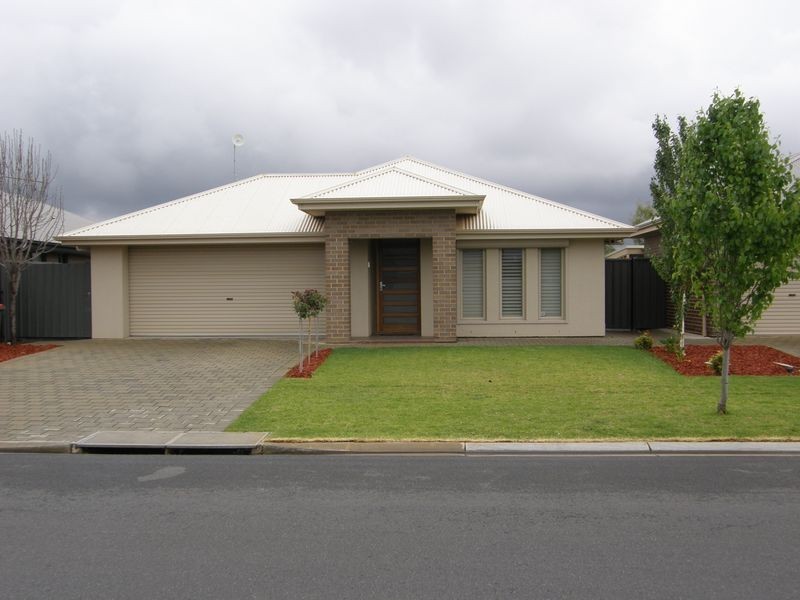 8 Lakeside Drive, Andrews Farm SA 5114