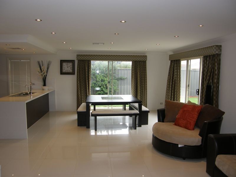 8 Lakeside Drive, Andrews Farm SA 5114