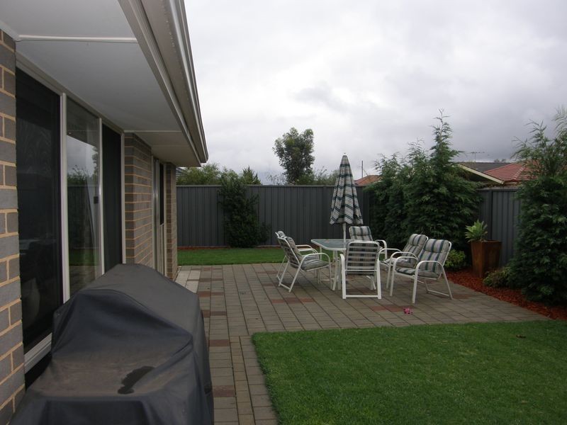 8 Lakeside Drive, Andrews Farm SA 5114