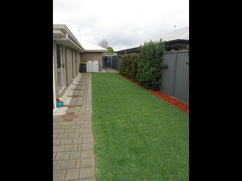 8 Lakeside Drive, Andrews Farm SA 5114