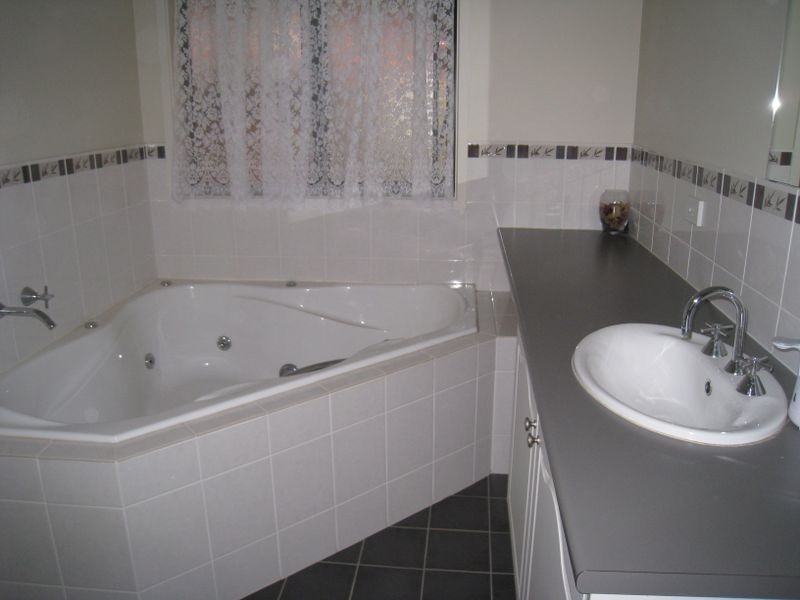 25 Eton Drive, Andrews Farm SA 5114
