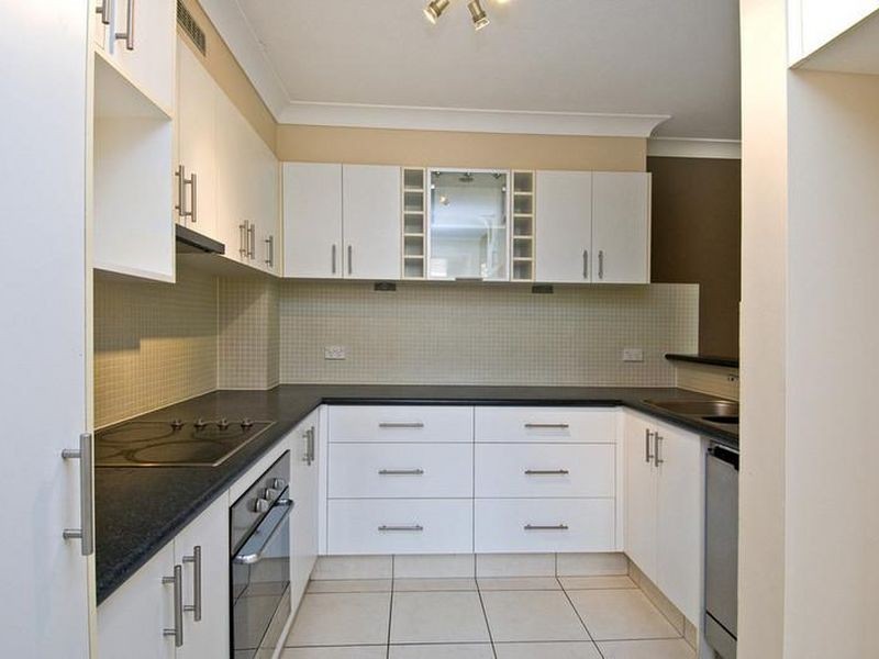 1/16 Stanhill Drive, Chevron Island QLD 4217