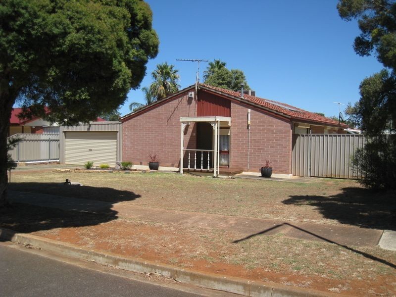 15 Linger Crescent, Elizabeth Downs SA 5113