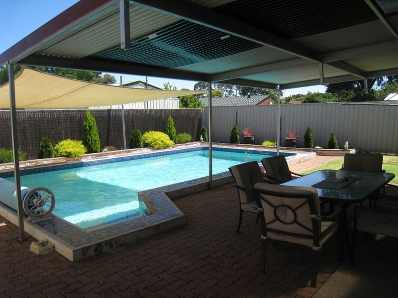 15 Linger Crescent, Elizabeth Downs SA 5113