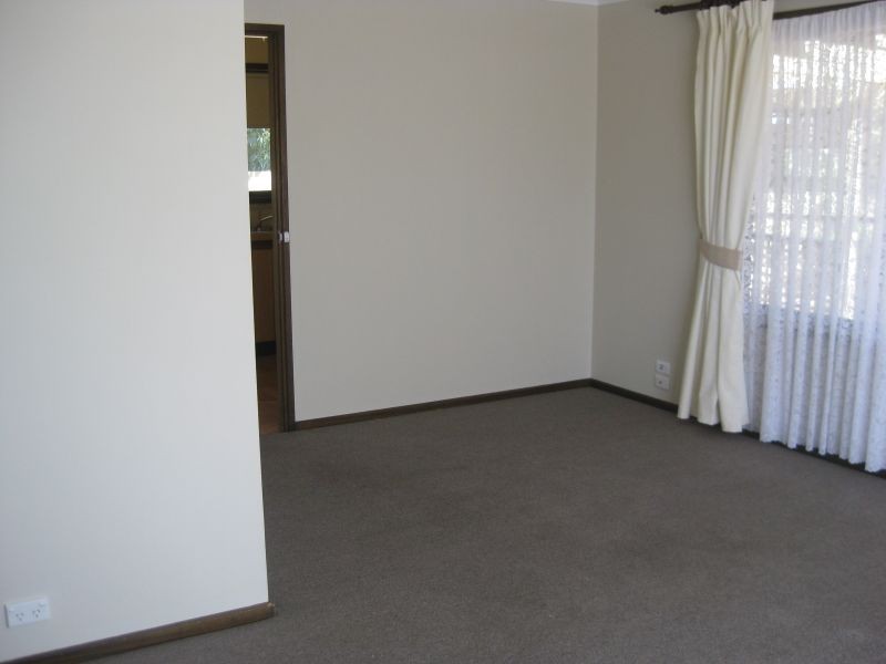 6 Russell Street, Evanston Park SA 5116