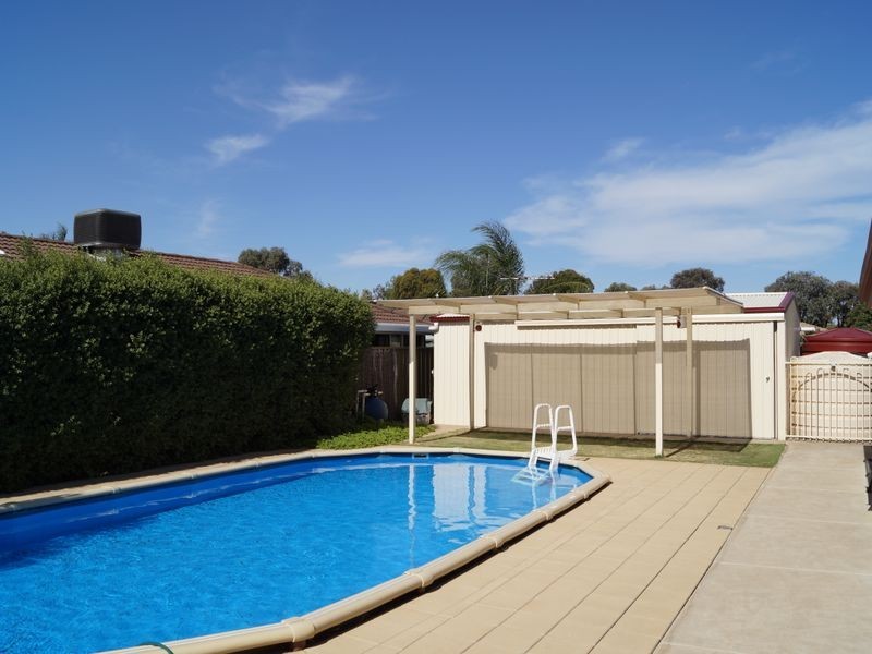 1 Hillier Court, Andrews Farm SA 5114