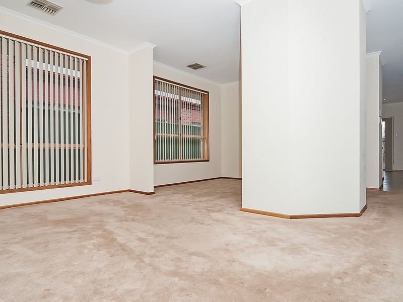 11 Brookside Drive, Mawson Lakes SA 5095