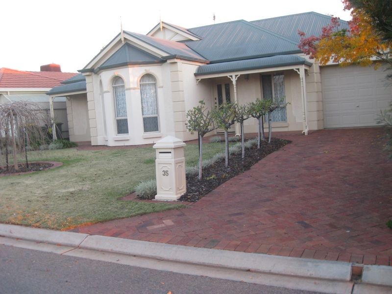 35 Castle Court, Blakeview SA 5114
