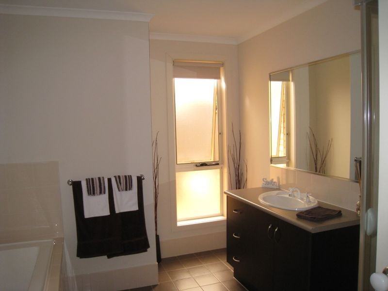 25 Almond Circuit, Munno Para West SA 5115