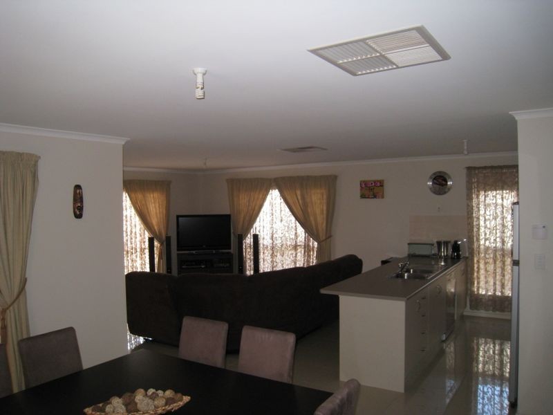 25 Almond Circuit, Munno Para West SA 5115