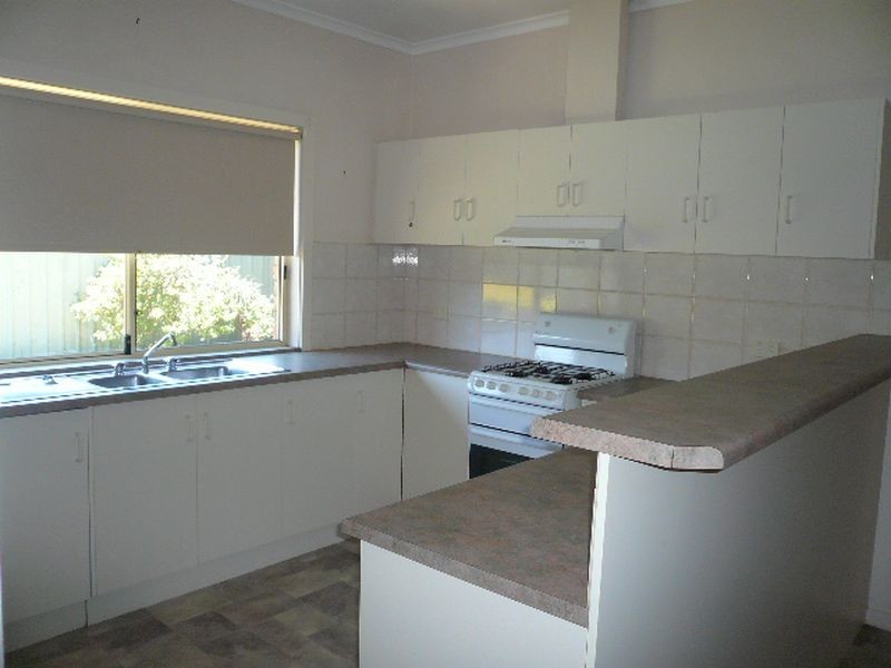 6 Parkdale Crescent, Mawson Lakes SA 5095