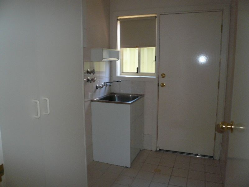 6 Parkdale Crescent, Mawson Lakes SA 5095