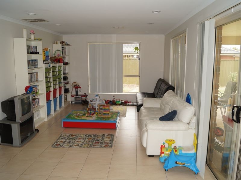 8 Everest Avenue, Andrews Farm SA 5114