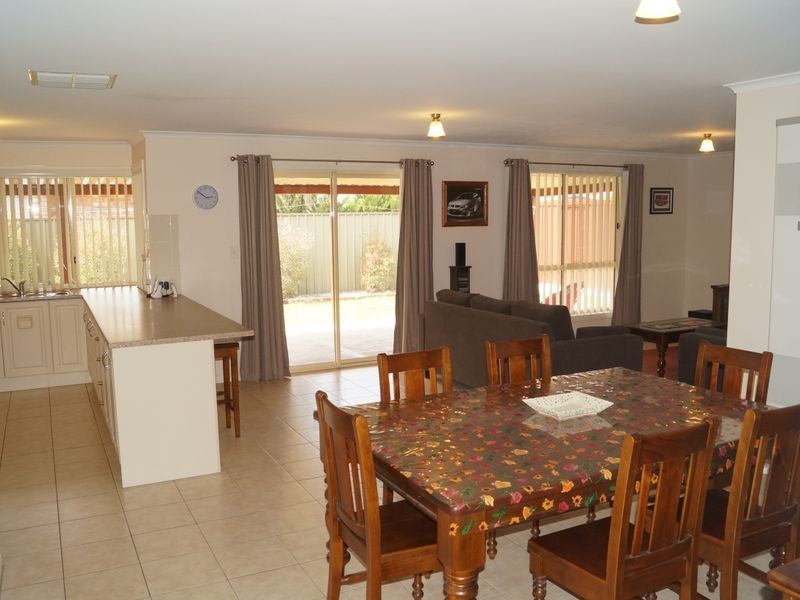 131 President Avenue, Andrews Farm SA 5114