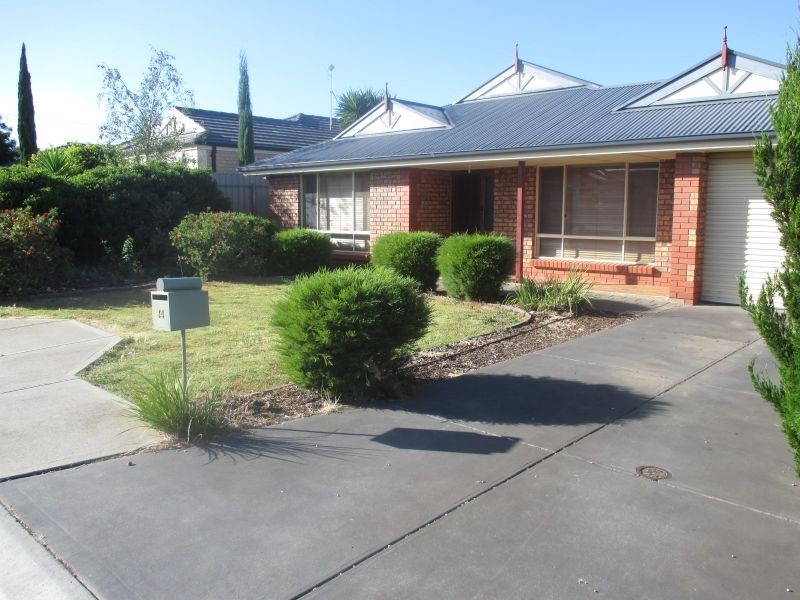 34 Rossiter Drive, Evanston Park SA 5116