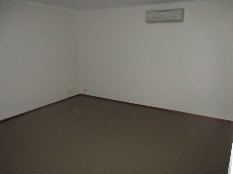 34 Rossiter Drive, Evanston Park SA 5116