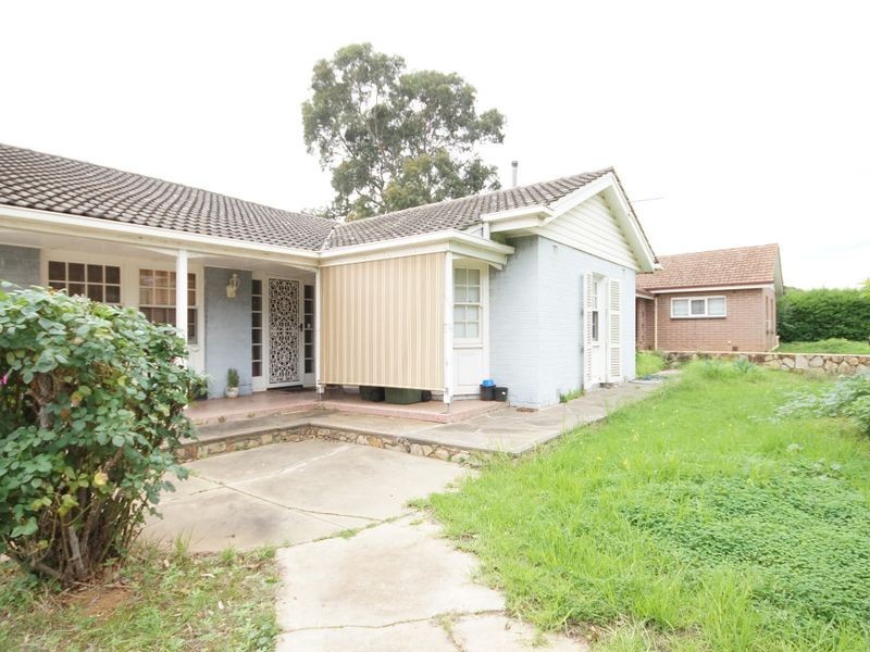 21 St Leonard Crescent, Elizabeth Downs SA 5113