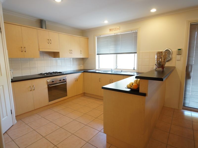 2 Brackenmoor Close, Hillbank SA 5112