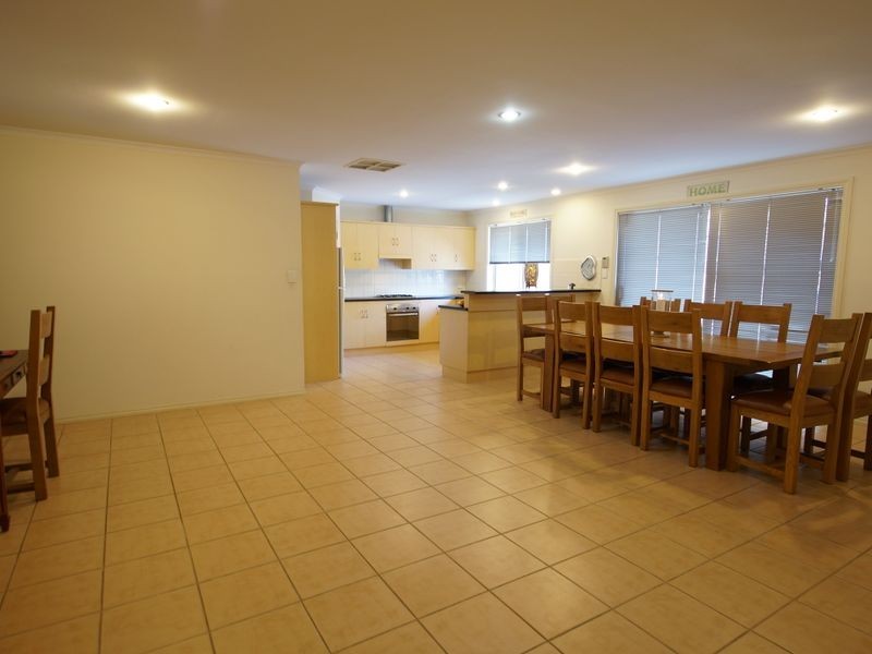 2 Brackenmoor Close, Hillbank SA 5112