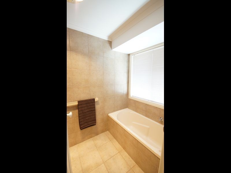 2 Brackenmoor Close, Hillbank SA 5112