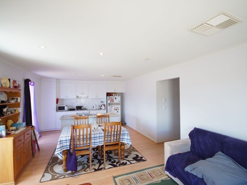 8 Vincent Road, Smithfield Plains SA 5114