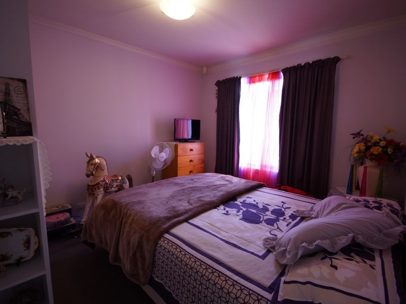 8 Vincent Road, Smithfield Plains SA 5114