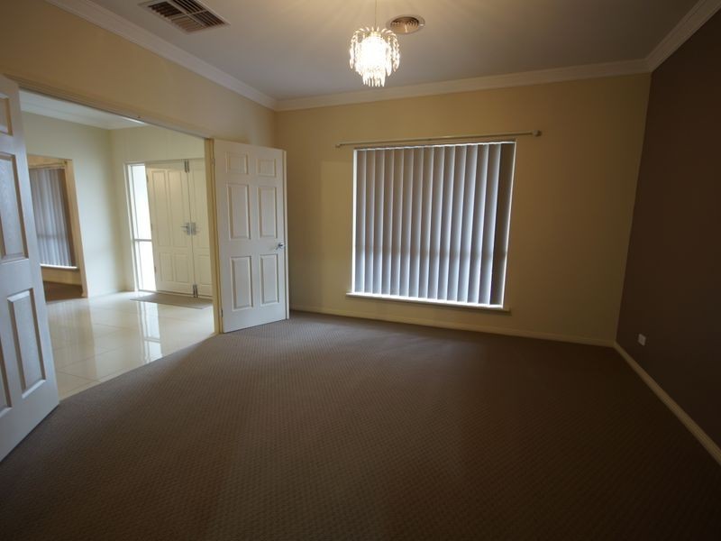 3 Holly Court, Mawson Lakes SA 5095