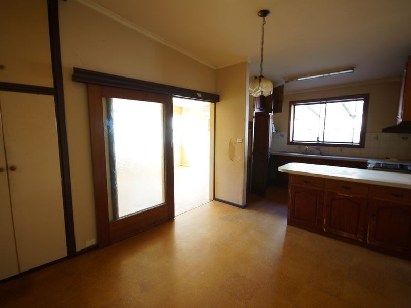 10 Lindsay Street, Elizabeth Downs SA 5113