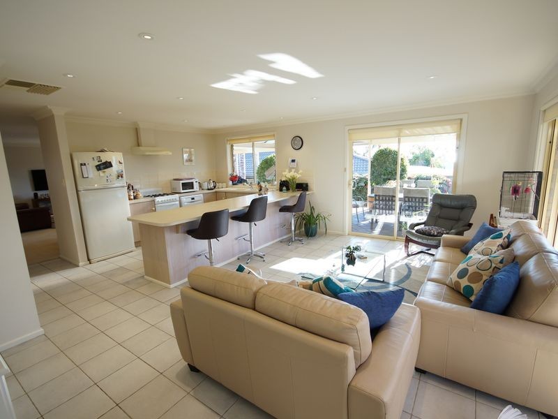 19 Jenolan Crescent, Hillbank SA 5112