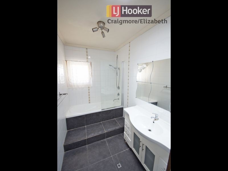 25 Barton Road, Elizabeth Downs SA 5113