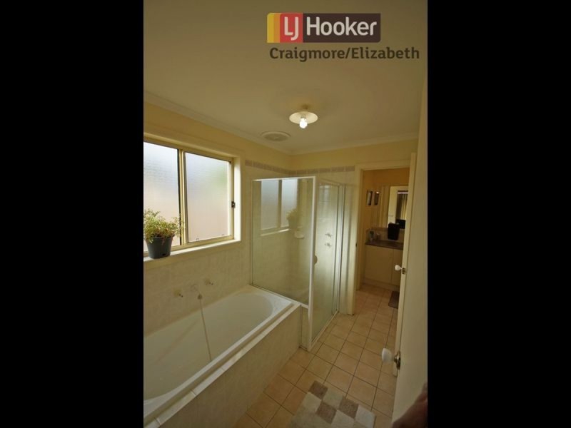 11 Meadow Lane, Para Hills West SA 5096