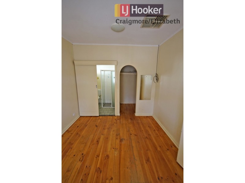 18 Barton Road, Elizabeth Downs SA 5113