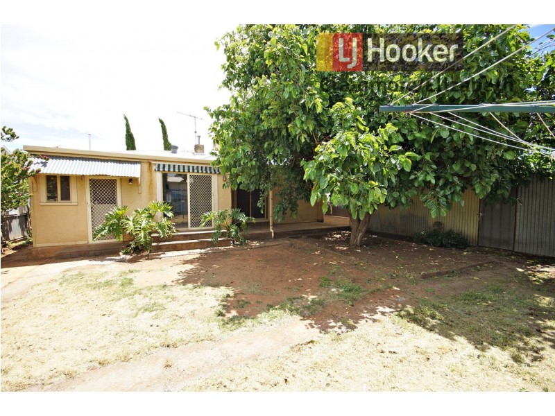 18 Barton Road, Elizabeth Downs SA 5113