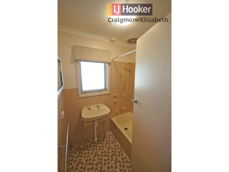 25 Linger Crescent, Elizabeth Downs SA 5113