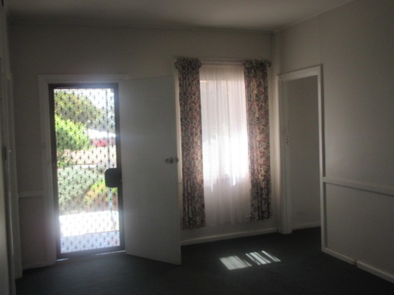 8 Barton Road, Elizabeth Downs SA 5113