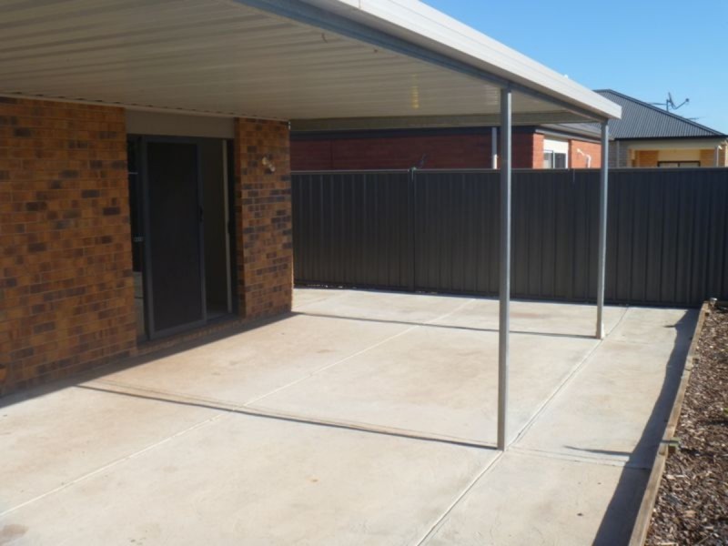 99 Lakeside Drive, Andrews Farm SA 5114