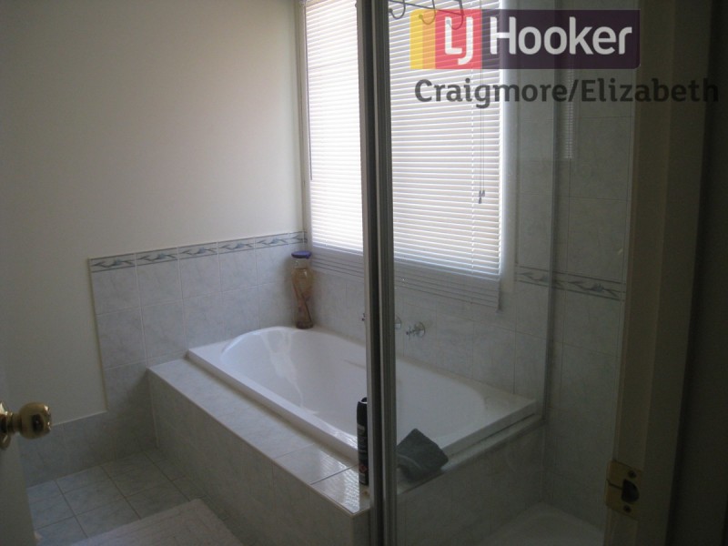 11 Acland Street, Blanchetown SA 5357