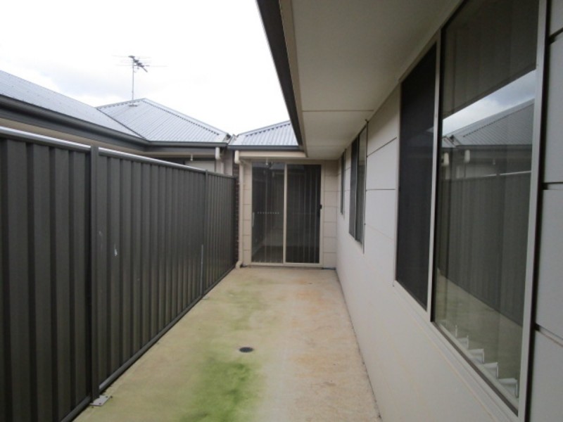 16 Torrens Street, Andrews Farm SA 5114