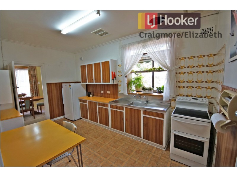 6 Sandleheath Road, Elizabeth Grove SA 5112